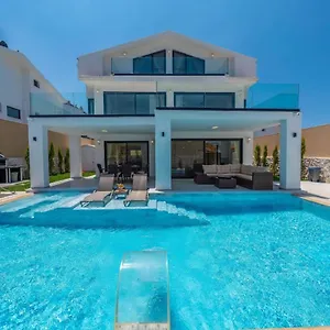 https://la-marbella-villa.aegeanhotels.net