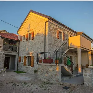 https://holiday-home-kiki.hotelinzadar.com